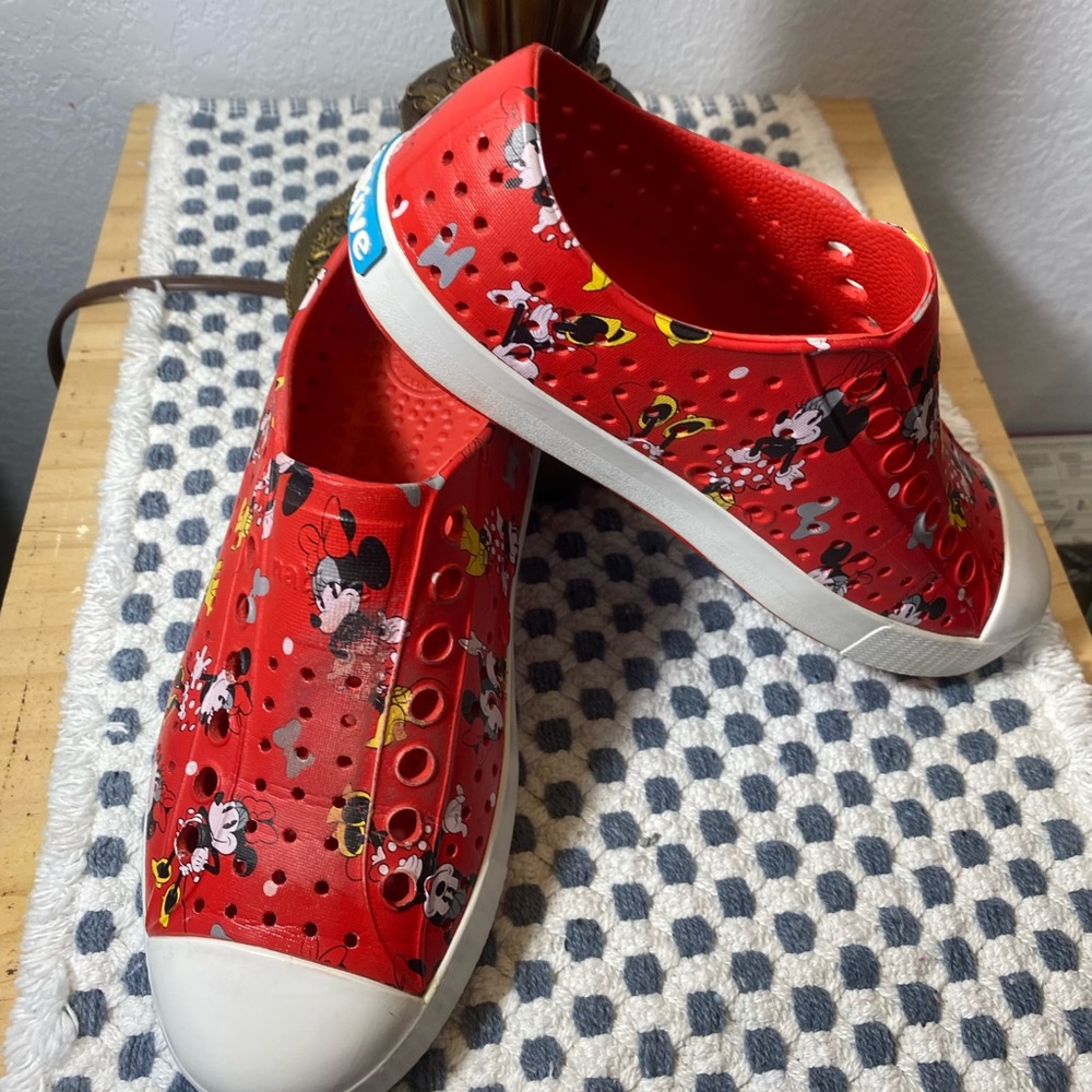 Size 6 Native Red and White Slip-On with Minnie Mouse Design